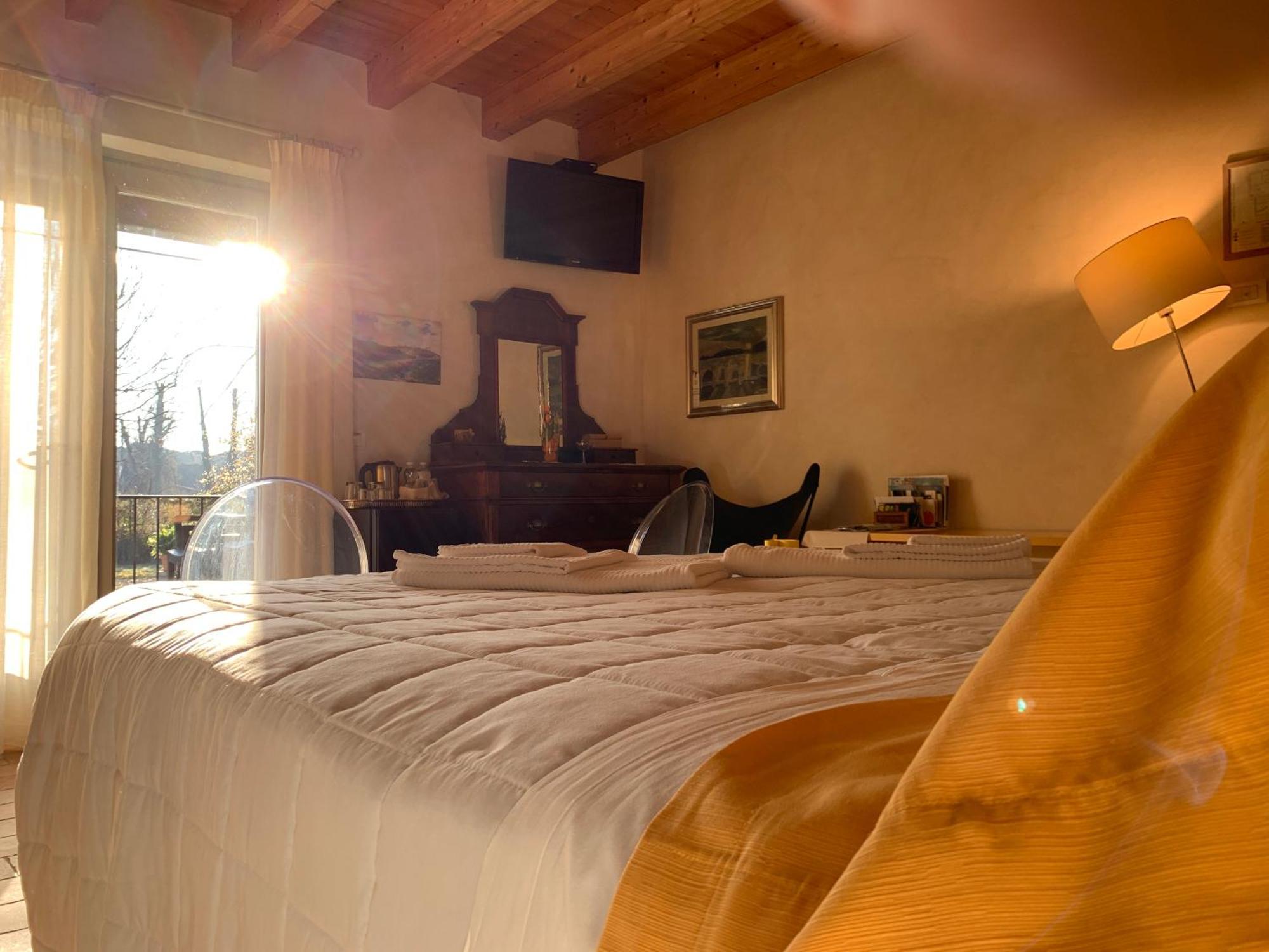 L'Isolo B&B E Case Vacanza Monzambano Exterior foto
